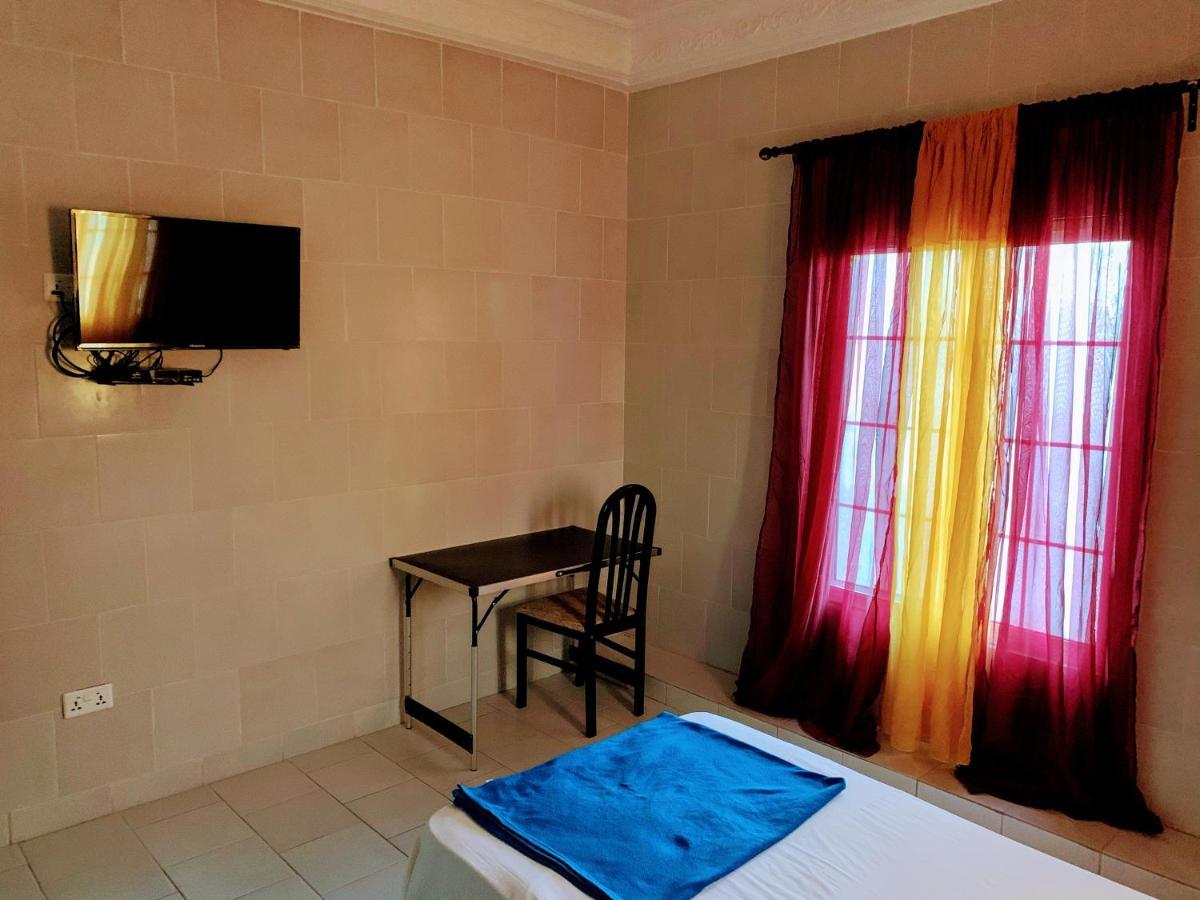Woodpecker Resort Hotel Banjul Exterior foto