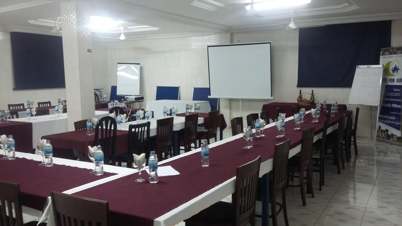 Woodpecker Resort Hotel Banjul Exterior foto